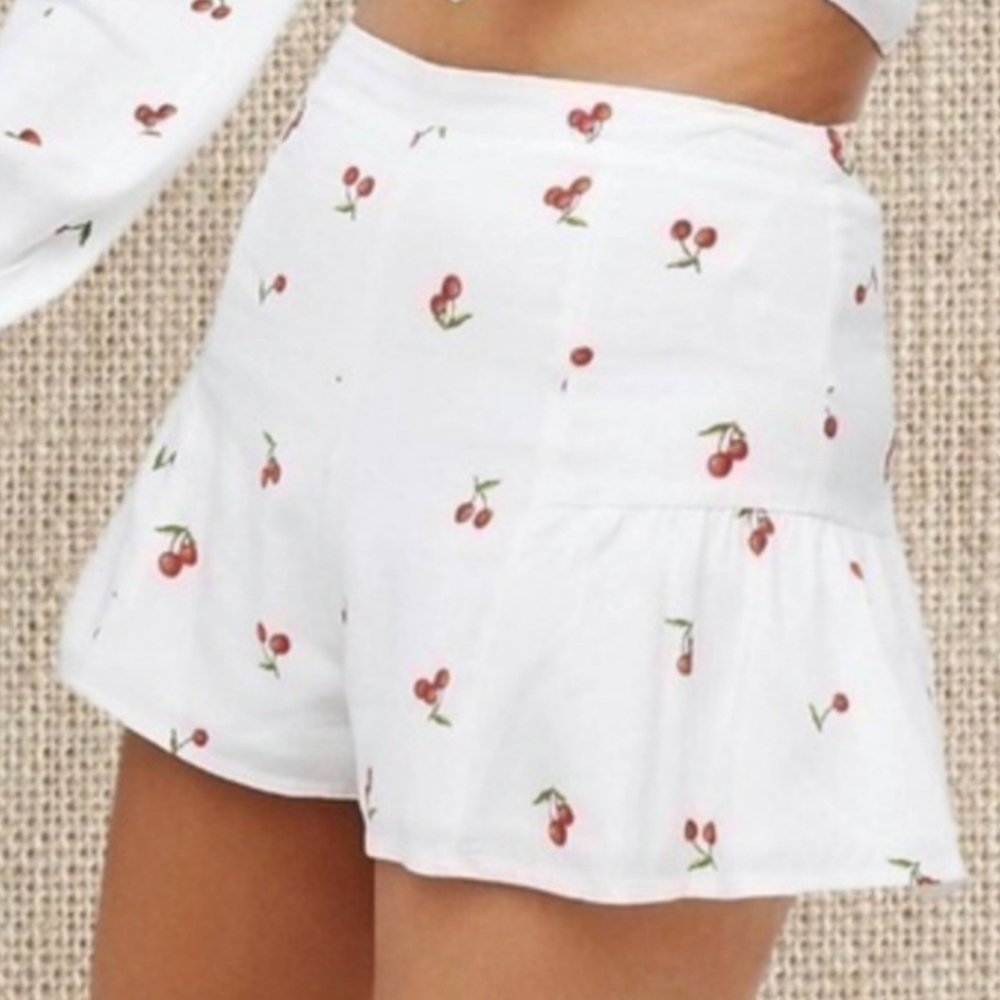 Cherry Print High waisted shorts 🖤